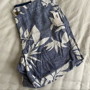 Chambray blue and white floral print shorts